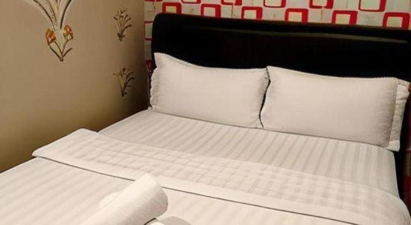 Hotel Zamburger Enstek Sepang Exterior foto