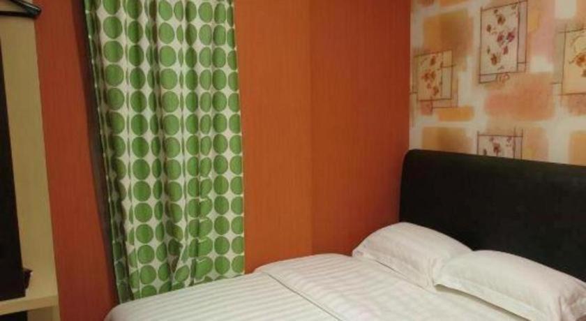 Hotel Zamburger Enstek Sepang Exterior foto