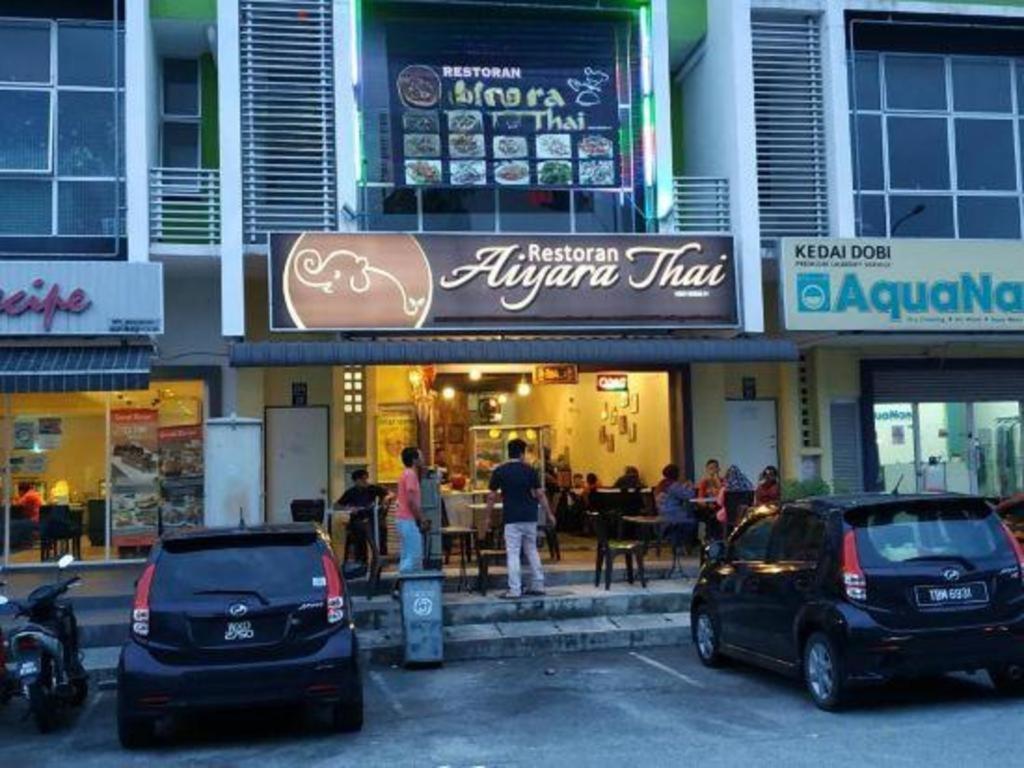 Hotel Zamburger Enstek Sepang Exterior foto